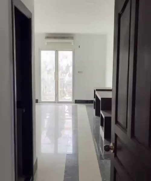 Green Raya Room